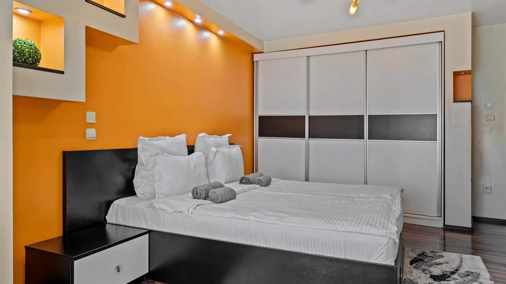 4 Rooms Unirii 47 Bukarest Lägenhet